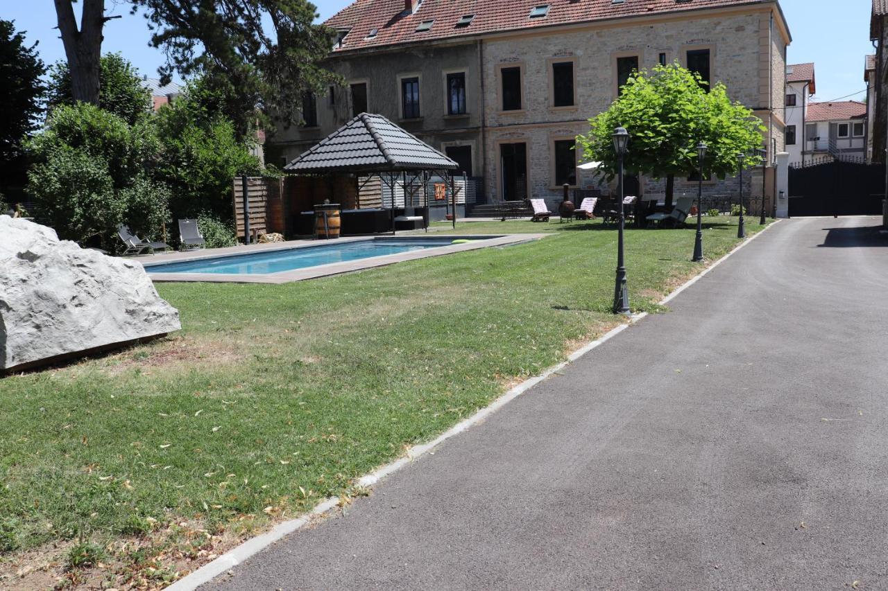 Les Tourelles Hotel Exterior photo